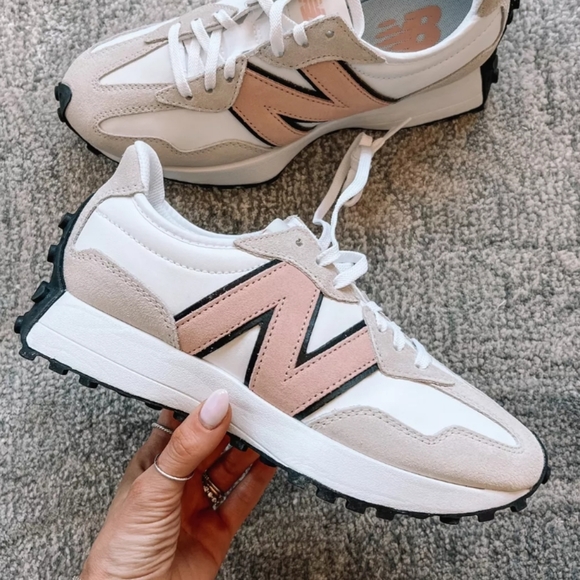 New Balance Shoes - New Balance 327 Womens White Sneaker Shoes Size 7.5